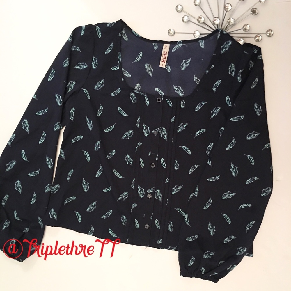 Mudd Feather Print Navy Bluse❤️